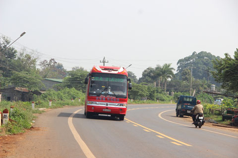 Km 15, Quốc lộ 14 (đoạn qua địa bàn xã Cuôr Đăng) có dốc lớn, tiềm ẩn nguy cơ xảy ra TNGT.